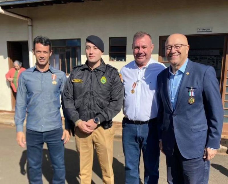 PREFEITO TUTI RECEBE HONRARIA DO 18º BATALHÃO DA POLÍCIA MILITAR.