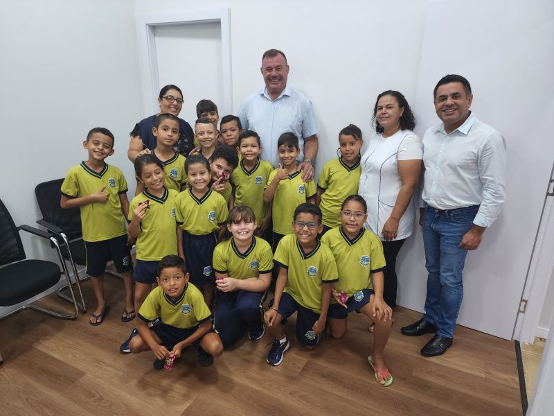PREFEITO TUTI RECEBE VISITA DOS ALUNOS DA ESCOLA ROTARY CLUB.