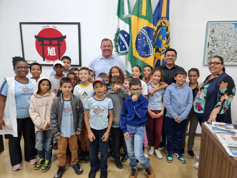 PREFEITO TUTI RECEBE VISITA DOS ALUNOS DO 3⁰ ANO DA ESCOLA ROTARY CLUBE.