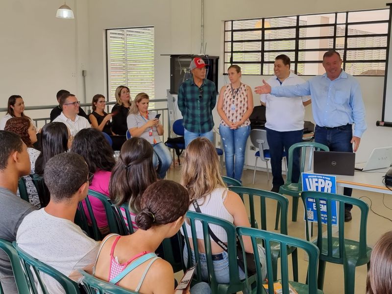 PREFEITURA DE ASSAÍ PROMOVE REUNIÃO COM ESTUDANTES E INSTITUIÇÕES DE ENSINO PARA DEBATER NOVA POLÍTICA PÚBLICA.
