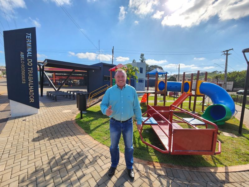 PREFEITURA IMPLANTA PARQUE INFANTIL  NA VILA SÃO PEDRO.