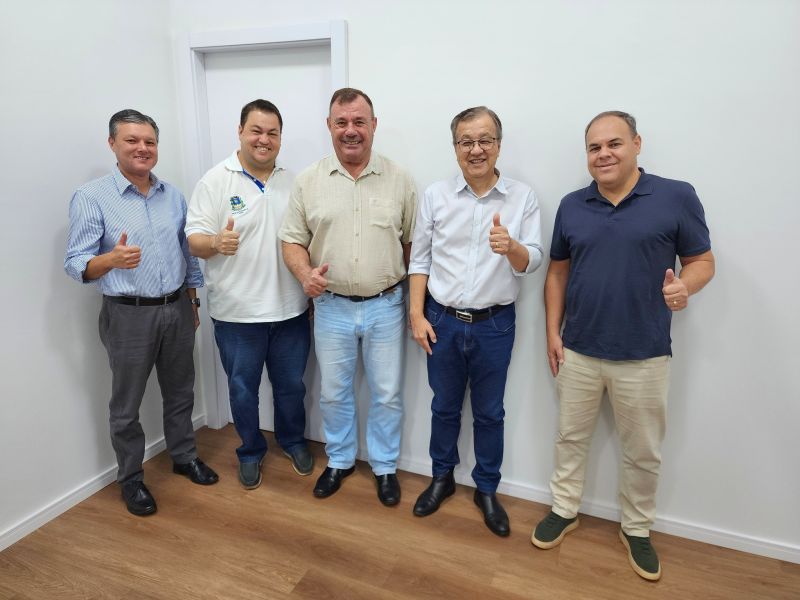 PRESIDENTE DO SICOOB VISITA ASSAÍ PARA NOVAS PARCERIAS