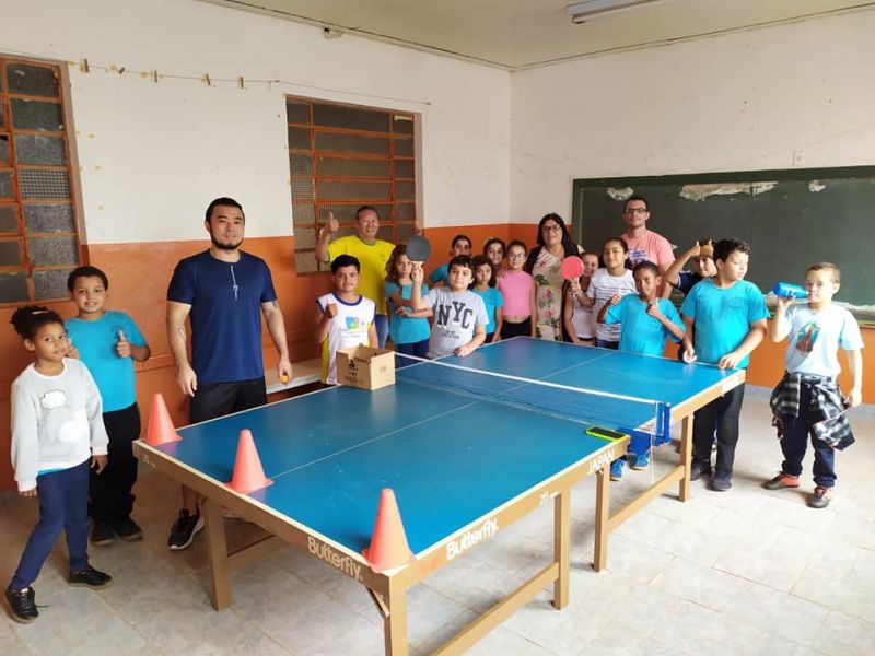 PROJETO TÊNIS DE MESA ATENDE ALUNOS DA ESCOLA NO PAU D'ALHO DO SUL.