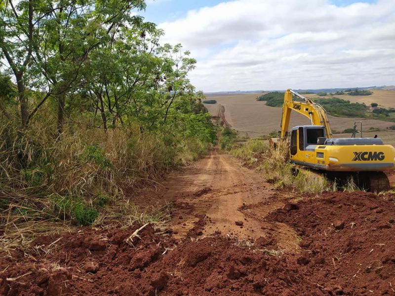 READEQUAÇÃO DA ESTRADA NA SECÇÃO CERRO LEÃO.