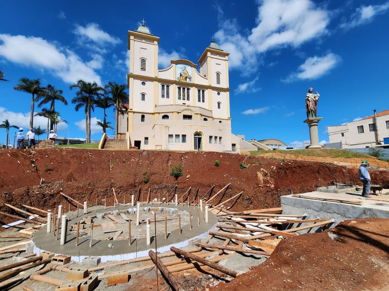 REVITALIZAÇÃO DA PRAÇA DA IGREJA SÃO JOSÉ AVANÇA A CADA DIA
