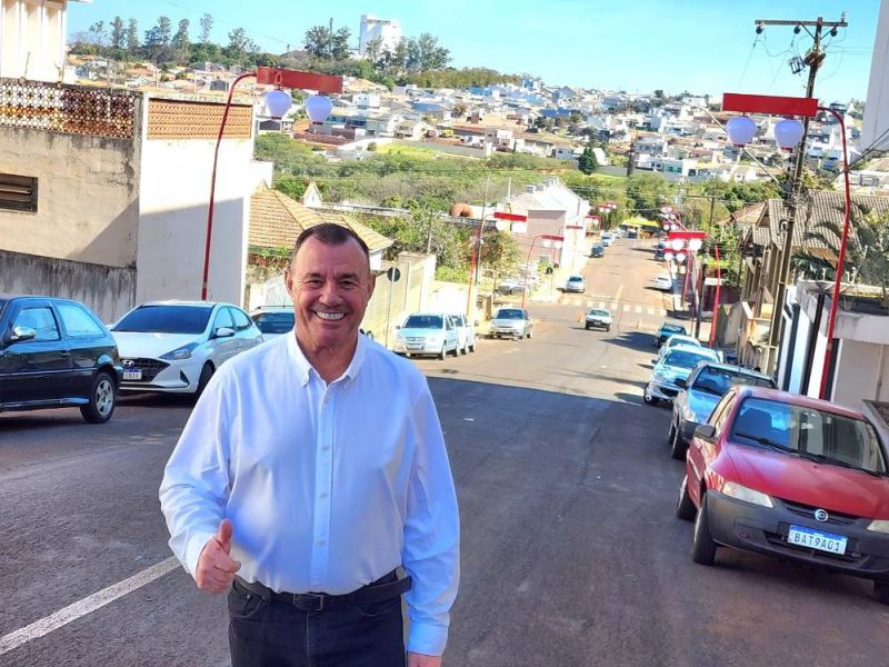 RUA PRESIDENTE KENNEDY GANHA NOVA ILUMINAÇÃO ORIENTAL EM ASSAÍ