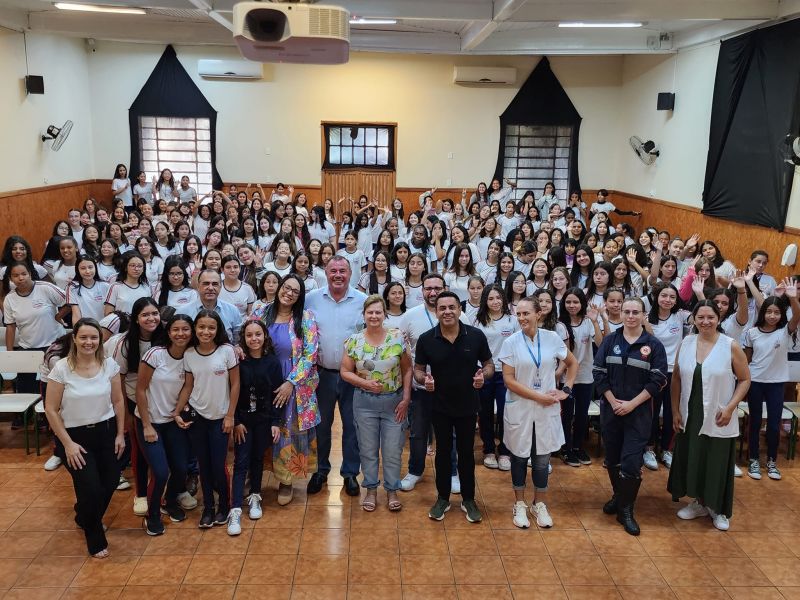 SAÚDE NA ESCOLA ATENDE ESTUDANTES DO COLÉGIO BARÃO DO RIO BRANCO
