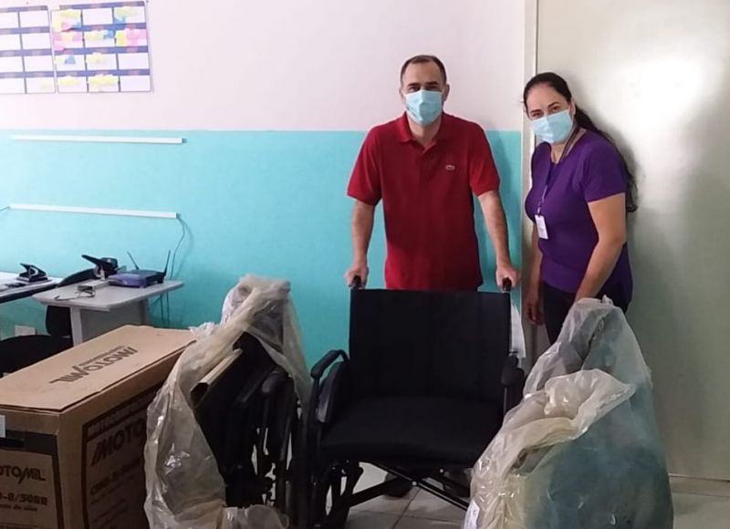 Saúde recebe cadeiras de rodas