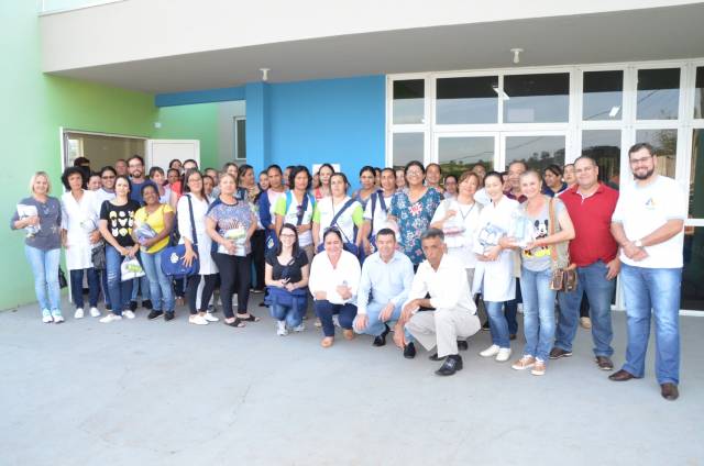 SERVIDORES DA SAÚDE RECEBEM UNIFORMES NOVOS.
