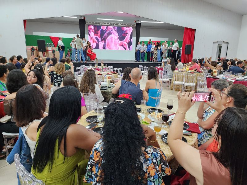 SERVIDORES DE ASSAÍ GANHAM VALE NATALINO DE R$1.412,00 REAIS